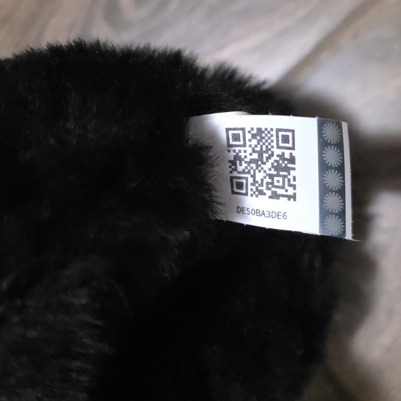 UGG Classic Black Winter Boots - Picture 16 of 16